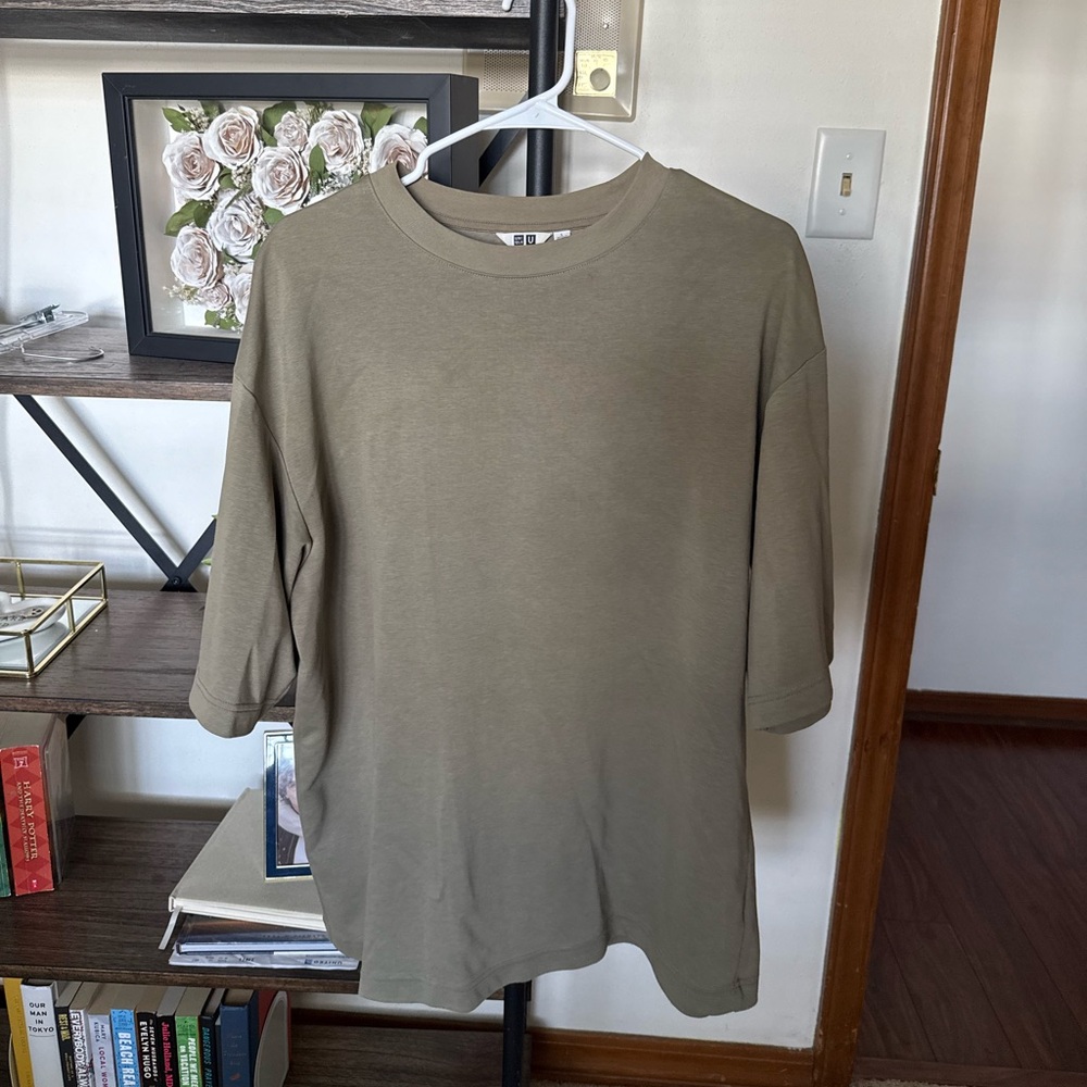 Uniqlo Olive Green Men's Tshirt